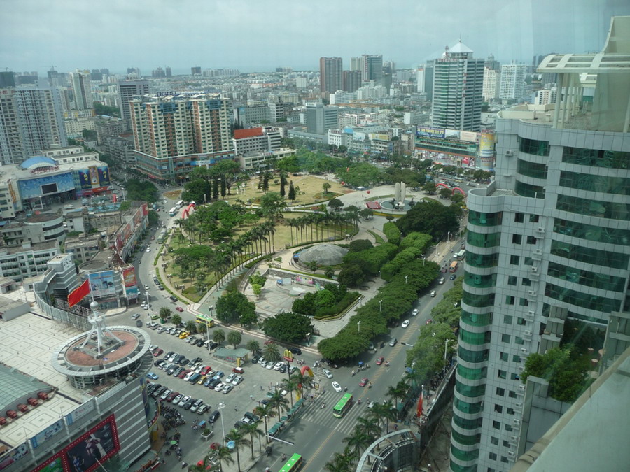 36,在凯旋国际大厦俯瞰北部湾广场(拍于2011年6月6日)