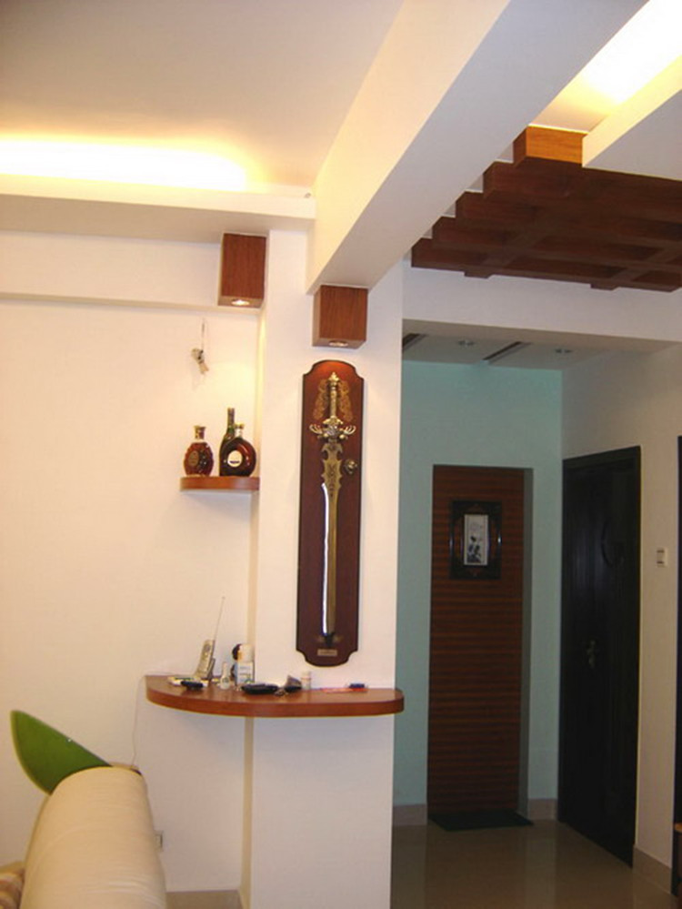 客厅一角 其实客厅的主角就是那把犀利的剑了! 有点威严的霸气吧!