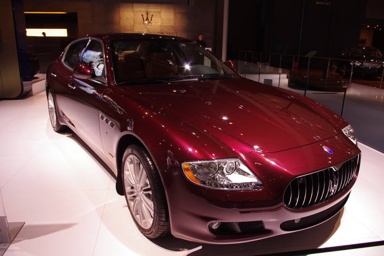 棕红色的玛莎拉蒂