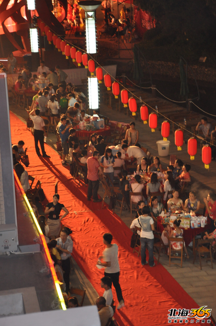 万泉城千人博饼共享狂欢 64位桌状元杀出重围 挺进决赛