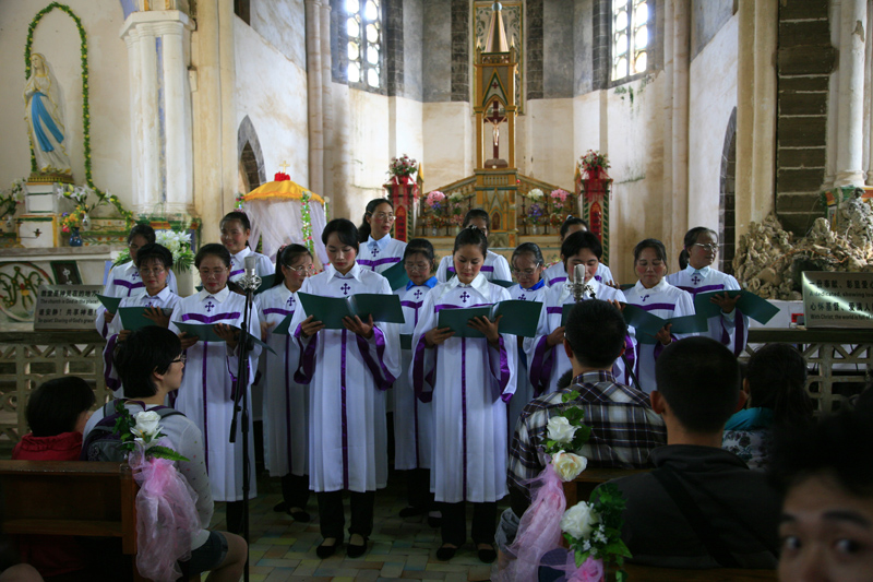 带您领略一下涠洲天主教堂的"天路妙音"唱诗班
