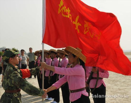 真是不得了北海地角女民兵在网上火出名了