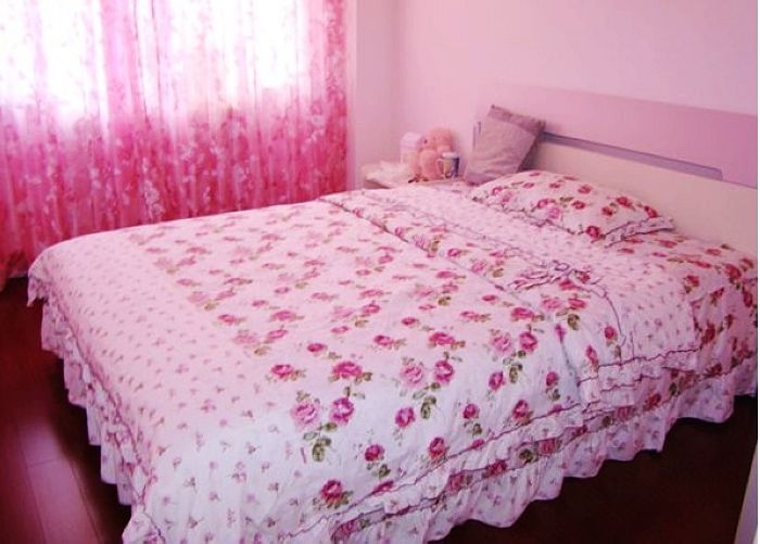 晒简简单单我的家,一切以省钱实用出发,家里的挂画都是自己亲手绣出来