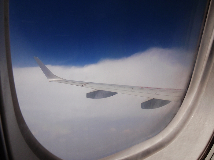 吃完飛機餐繼續觀賞飛機窗外景