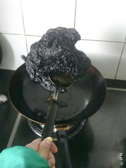 黑暗料理界  传说是黑胡椒牛排  很可能我们听错,是黑糊焦