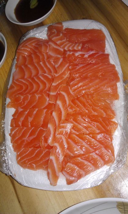 这是清明前的上个周末 l检那天心情极度不错 打包了1kg的三文鱼