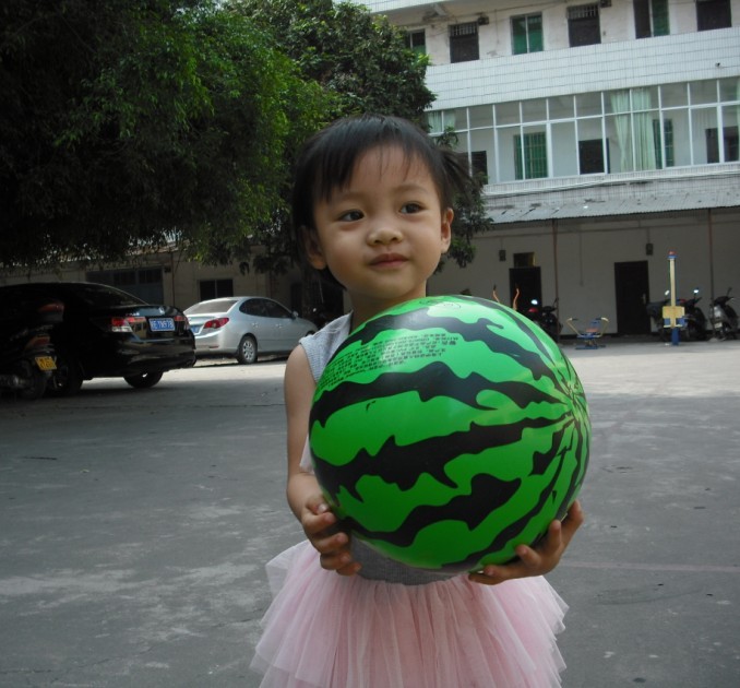 诺诺是妈妈的小天使,妈妈看着你从小娃娃一天天长成漂亮的小姑娘,心里