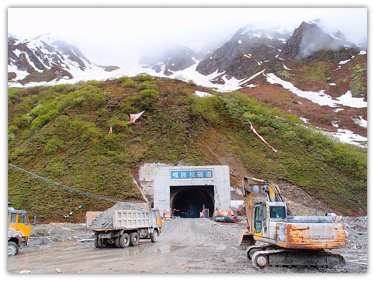 心飞扬梦继续,12000公里,骑着摩托 带上老婆奔向西藏驶往珠峰!