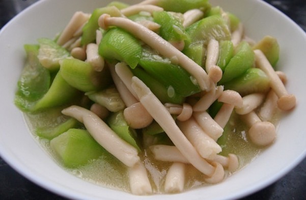 丝瓜炒蟹味菇