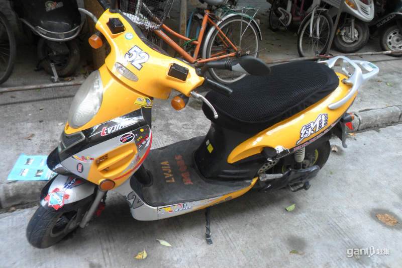 绿佳小帅哥电动车8成新 ,1600元