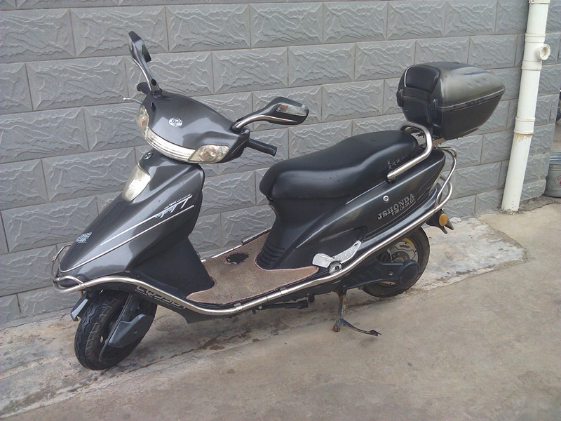 买一台8成新建设本田大公主电动车送头盔雨衣及防盗锁,2000元,可以