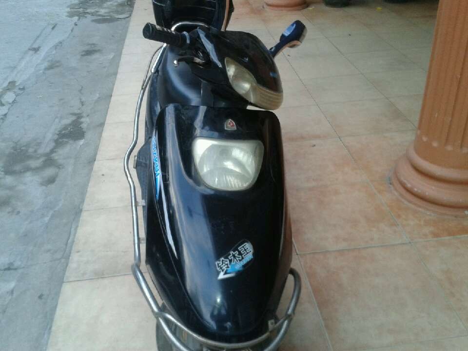 9成新上海铃木王电动车黑色,1800元可接刀