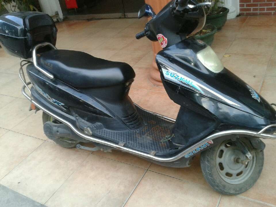 9成新上海铃木王电动车黑色,1800元可接刀