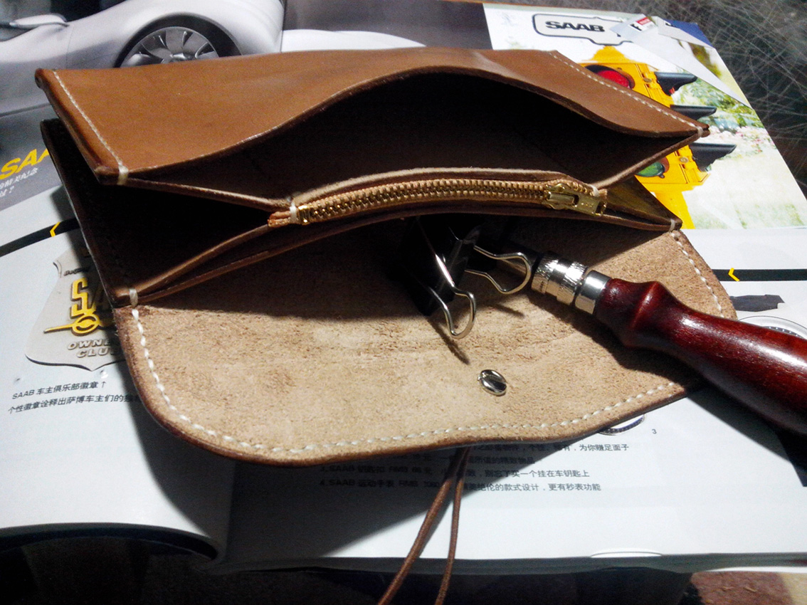 我的手作皮具(素面类)——红色邮差包真人兽在138楼