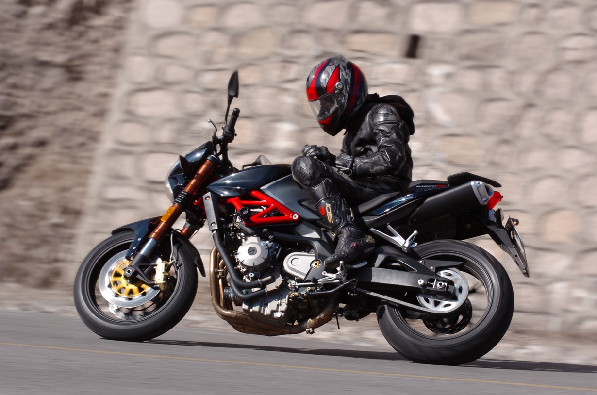 大家帮看看贝纳利黄龙600这款车如何