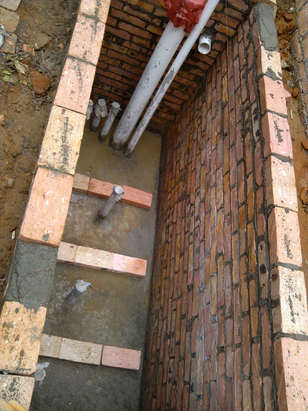 过滤池宽1米长2.4米,,分4个仓.