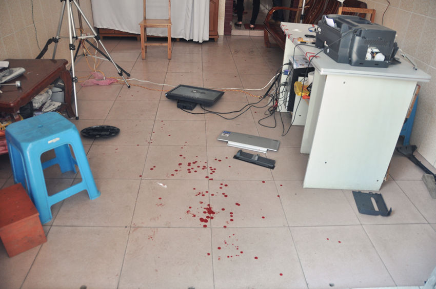 大方相馆第二次被砸,店主还被殴打出血了