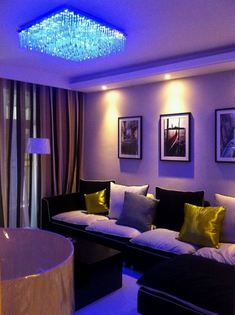 大厅的颜色跟效果图有点区别,而且沙发也找不到一样,这个应该也可以吧