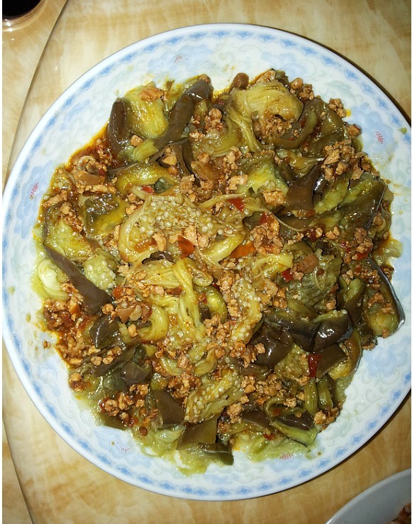 紫苏炒火筒螺,弹虾煲豆芽.