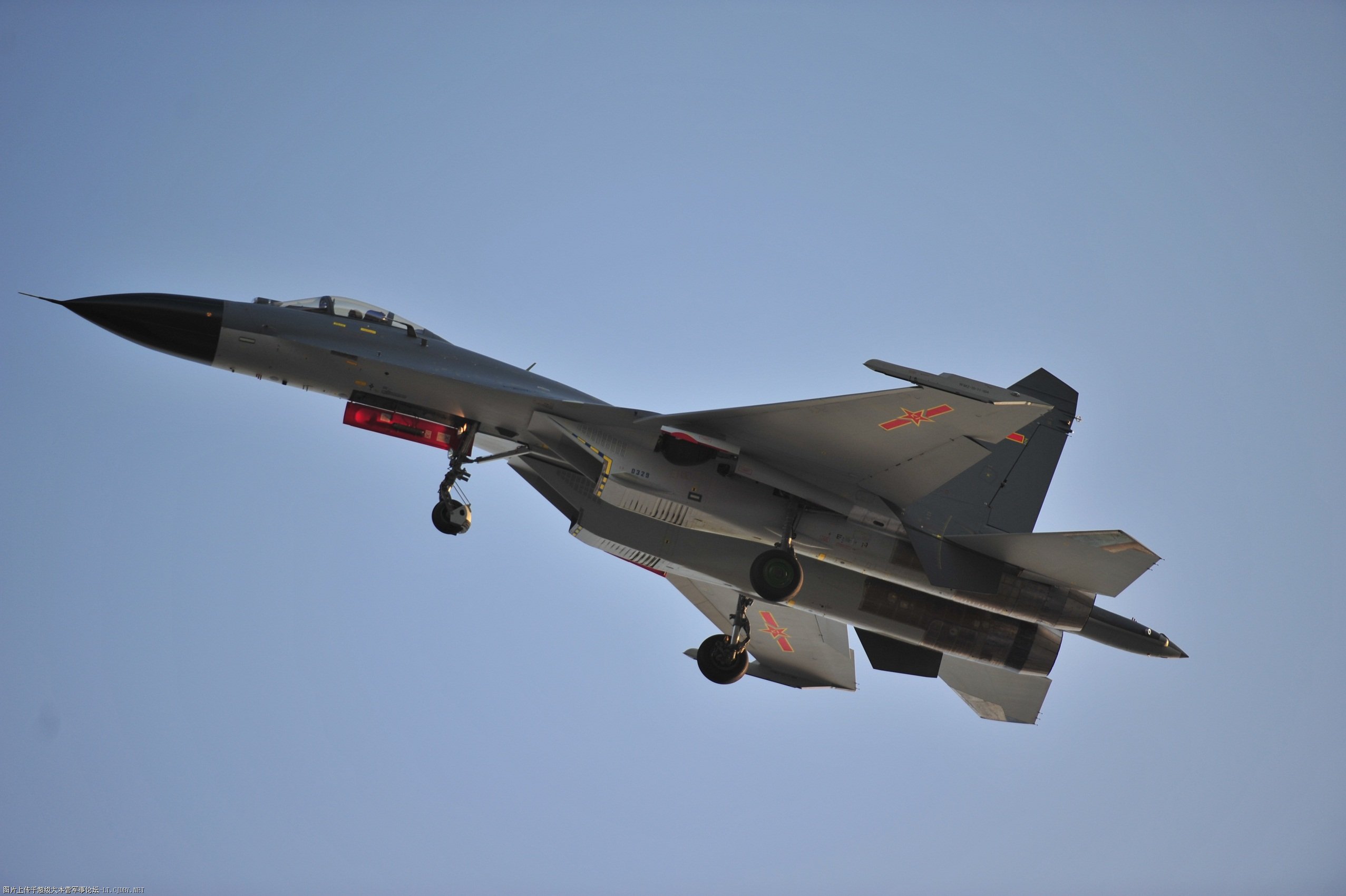 由于机体老化,大部分苏27sk在2009年已经逐步退役,在此不做介绍.