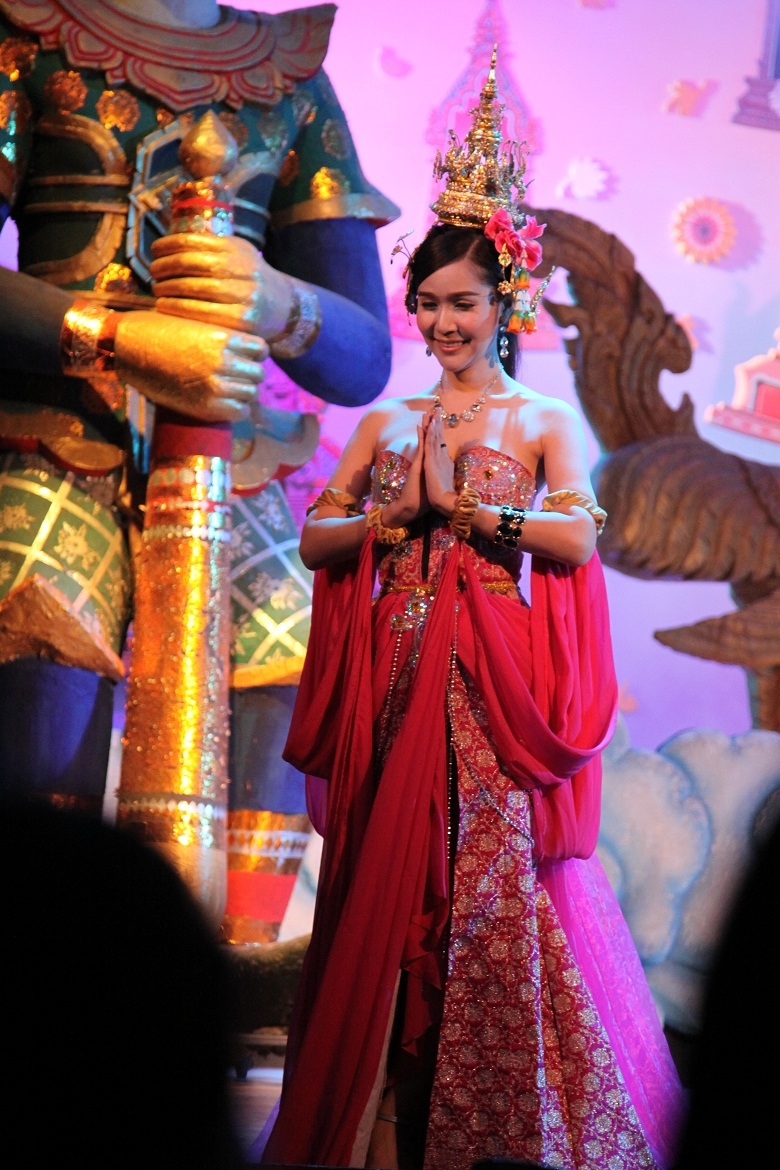 2013看泰国"美女"歌舞表演[海量图片]