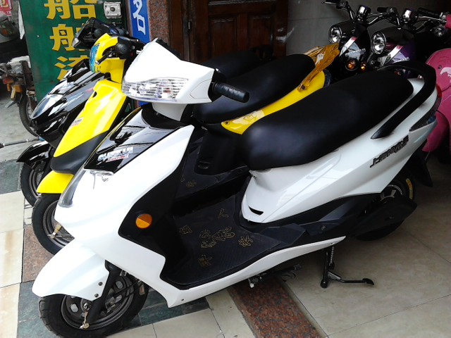 上海铃木王电动车海角路106号店开业大酬宾,特价车2180元