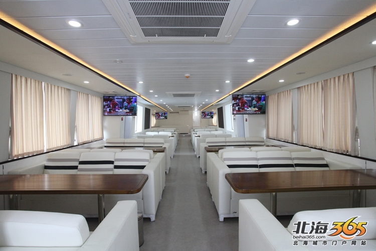 下面是50客位的观光船内部.