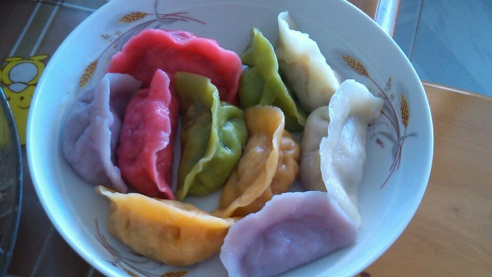 五福饺子(呵呵,特意包了五种颜色的饺子,象征着五福临门,吉祥如意!