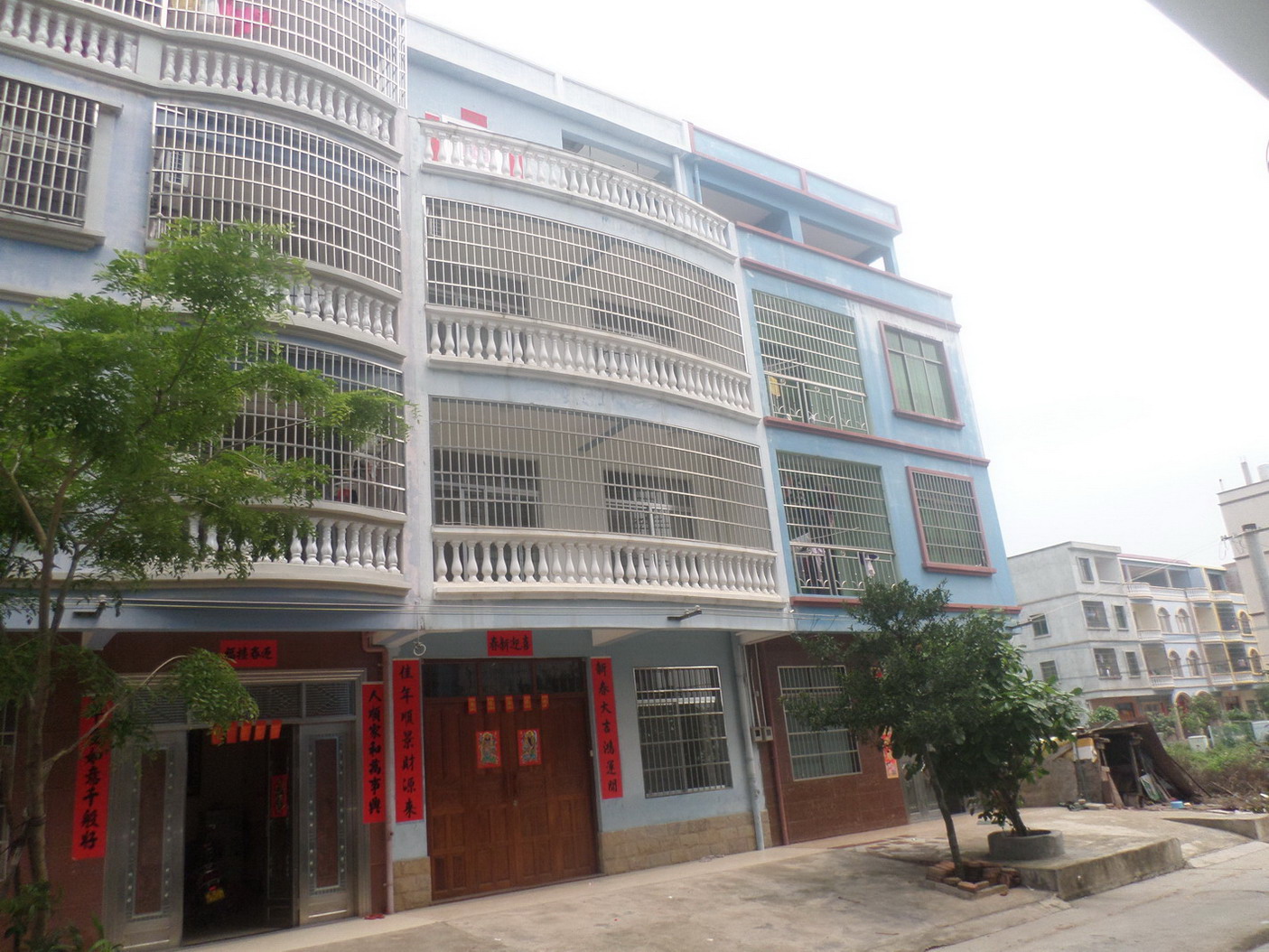 银滩新村一栋四层私人楼 300平方 150万出售