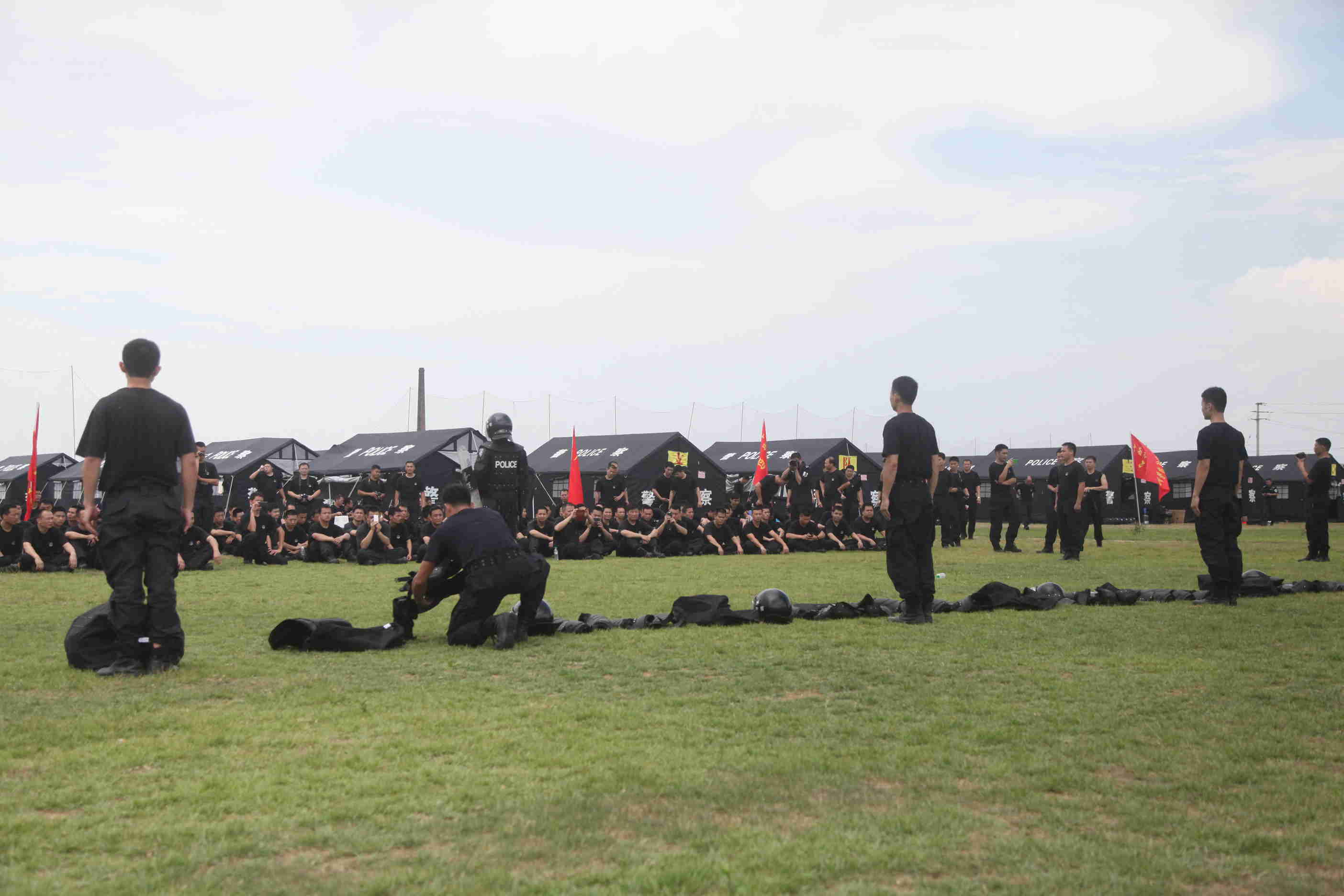 全區400名公安特警在我市進行拉動演練