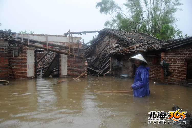 龙潭上村几十户房屋被大水淹没村民质疑银滩大道排水系统不合理导致两