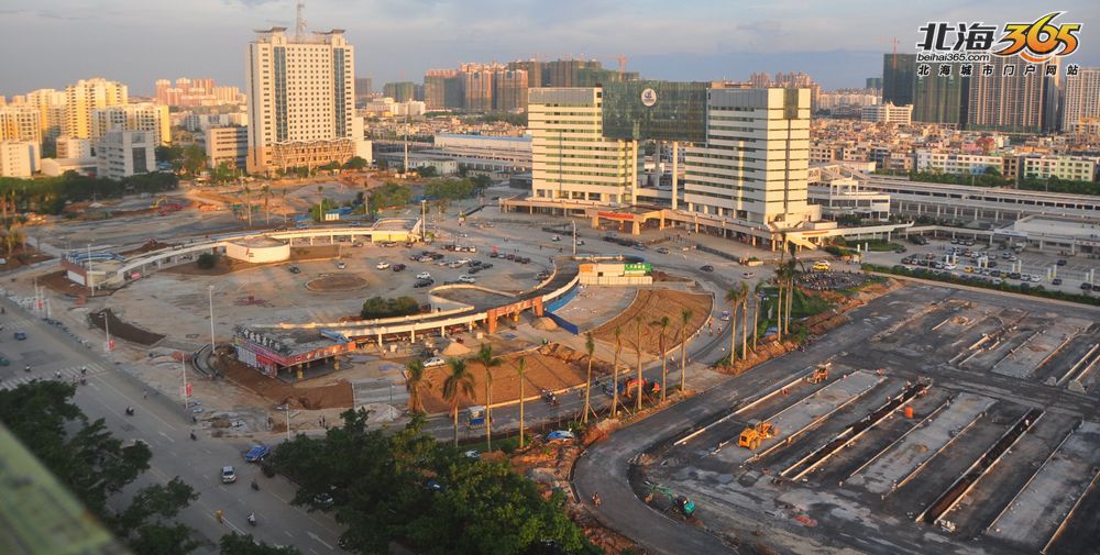 多角度,高空俯拍火热朝天改造的火车站前广场-北海时