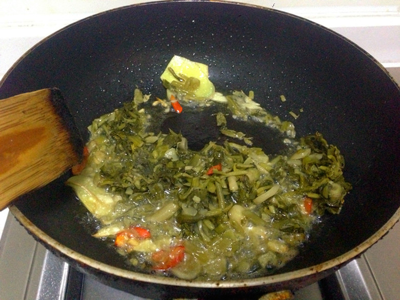 鸡屎菜也扔进去炒