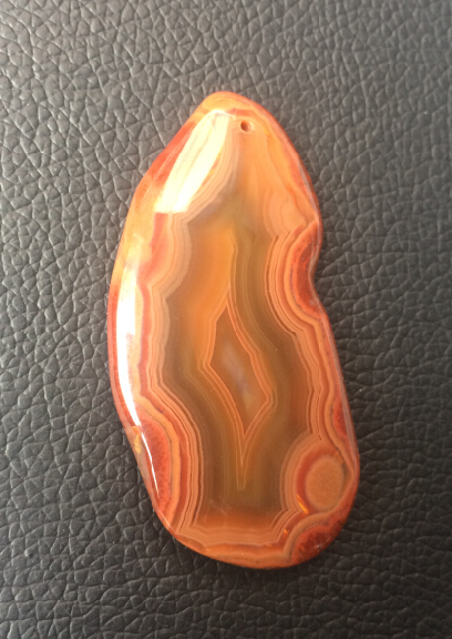 南流江蚕丝玛瑙吊坠