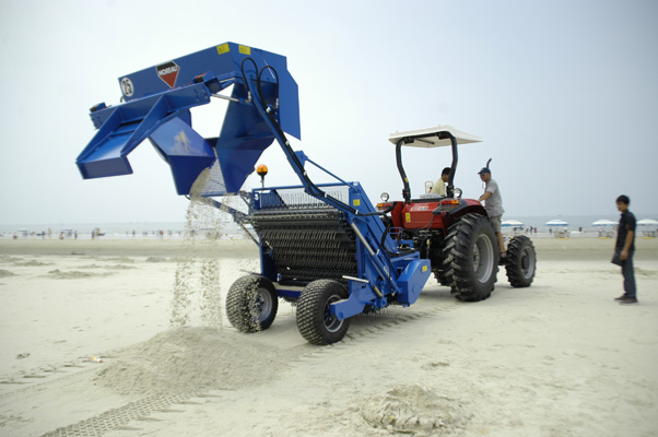 看到银滩变绿滩突然想到北海耗巨额税金购置的沙滩清扫机怎么人间蒸发