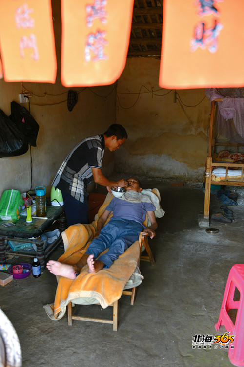 候选人编号:006苏桂尤:为照顾父亲甘守清贫