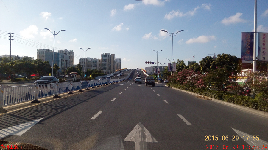 北海广东路立交桥正式开通,缓解南北交通堵塞问题,下雨天附近居民出行