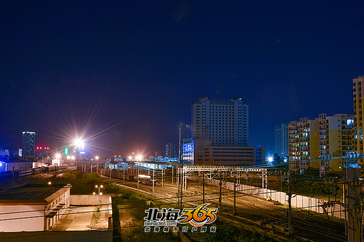 流光溢彩,夜拍北海广东路铁路立交桥