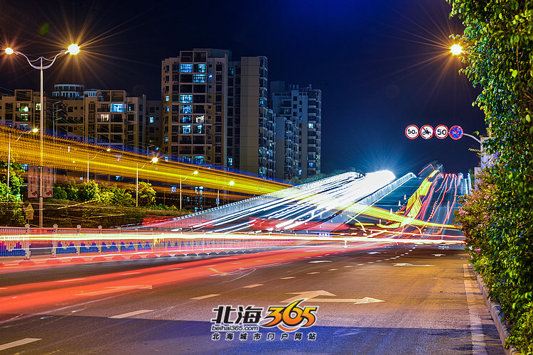 流光溢彩,夜拍北海广东路铁路立交桥