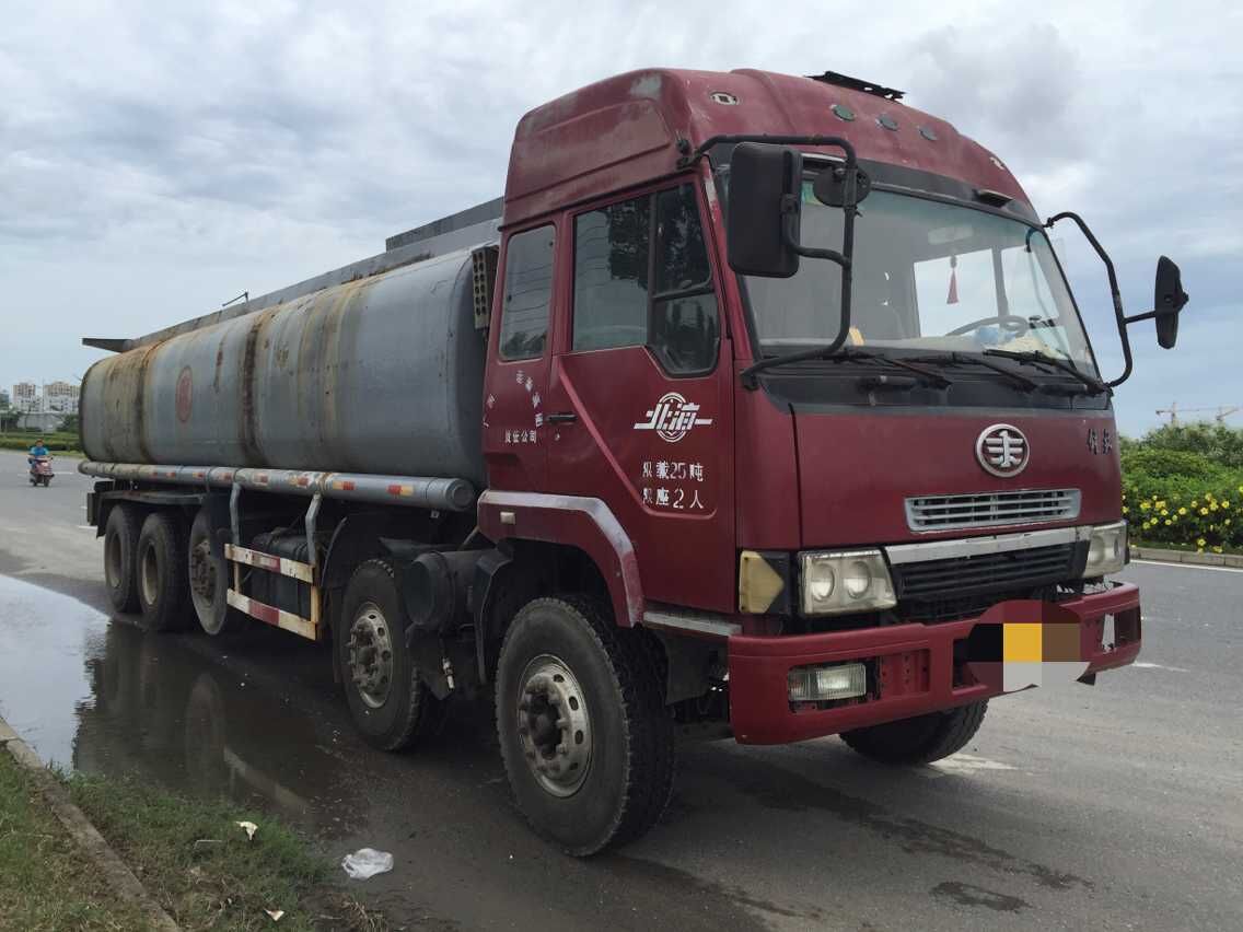 08年解放前四后十油车,8万包 过户