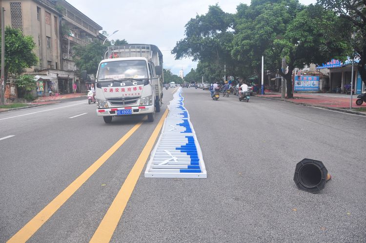 北海市區又開始建設攔牛工程大家以後不能在海角路橫衝直撞了