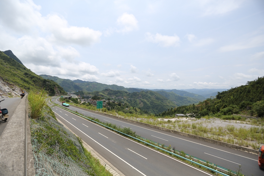 风景在路上--摩驴走沿边奔云南穿贵州夜闯岑王老山10天3239km