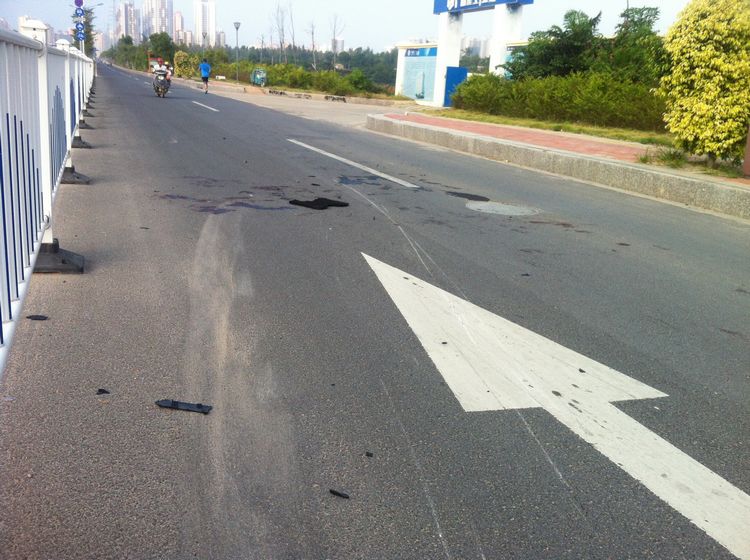 看到这一大滩血,害得我心里恐惧变得哇凉哇凉的