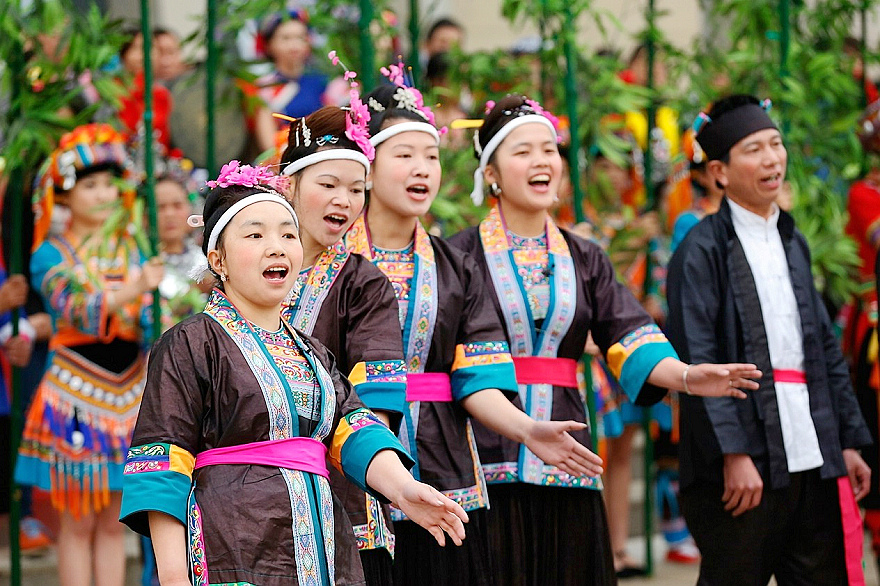 壮族人称"窝埠坡"或"窝坡",原意为到垌外,田间去唱歌,所以也称"歌圩节