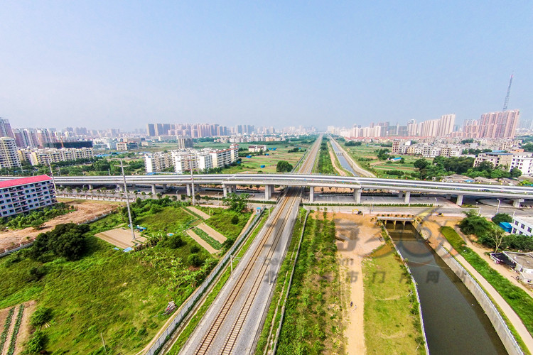 直播上海路立交桥今日正式通车成北海第二条连通南北海岸的大道