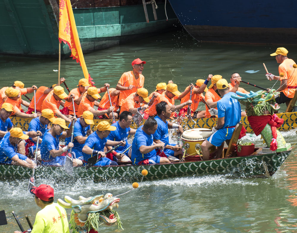 侨港端午节蛋家龙舟祭港仪式现场