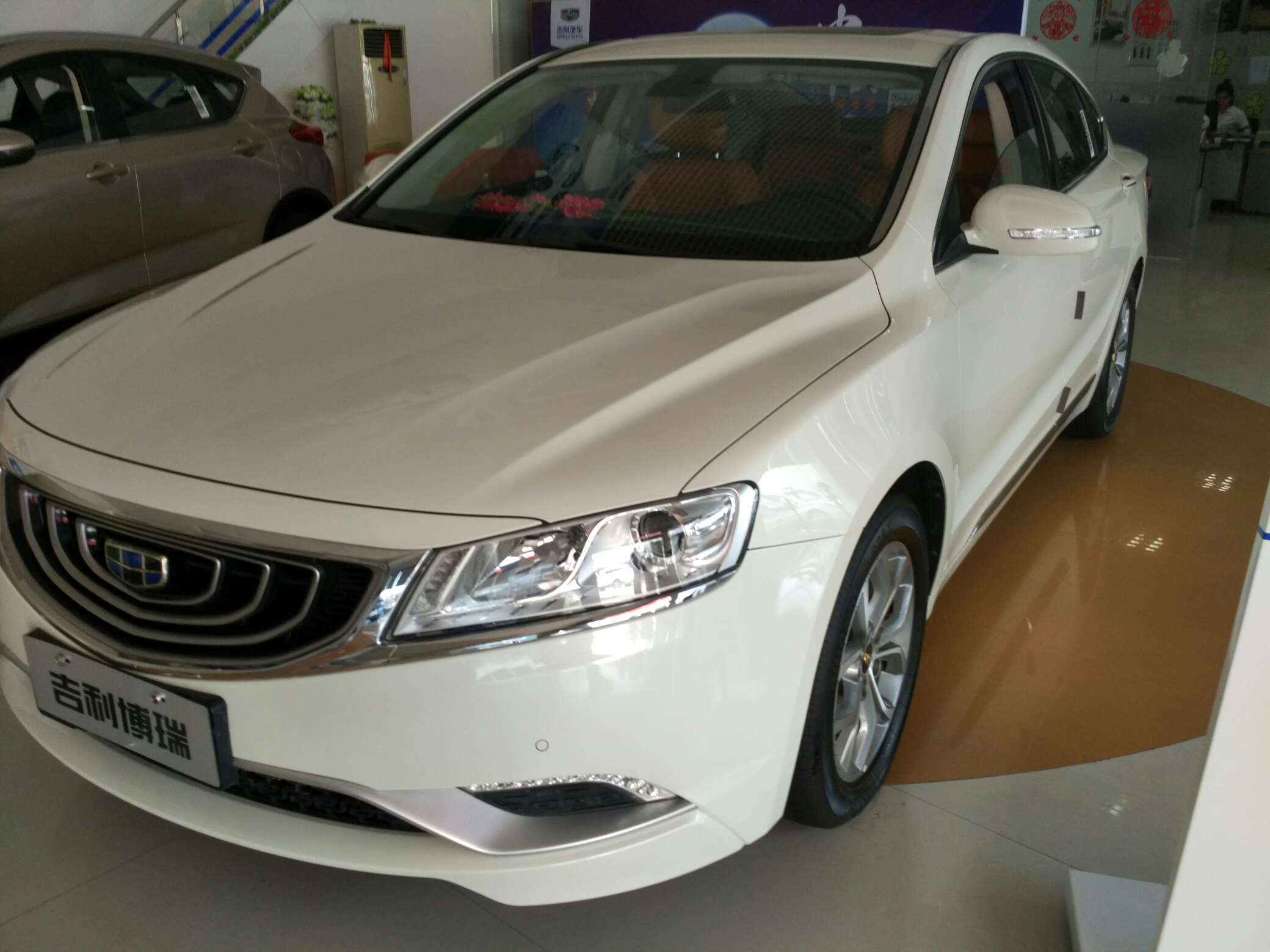 博瑞 现车充足,主流珍珠白颜色齐全,无试驾车