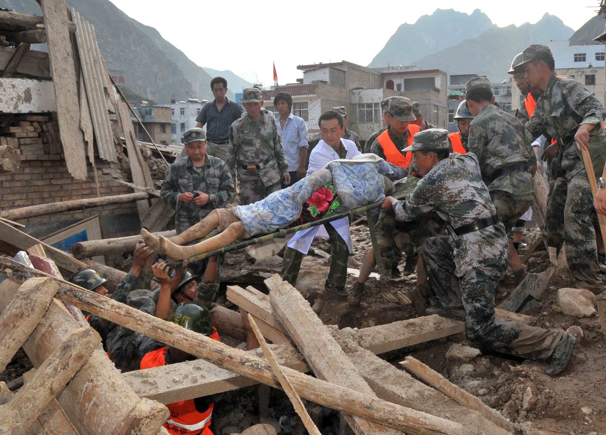 风雨同舟心脉相连北海人一起来为甘肃舟曲特大山洪泥石流遇难同胞哀悼