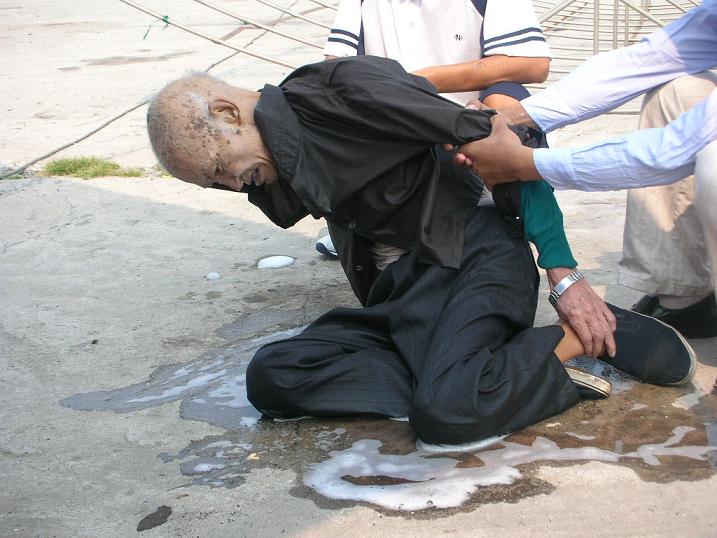 今天(29日)一老人外沙风景桥跳海自杀获救[图]