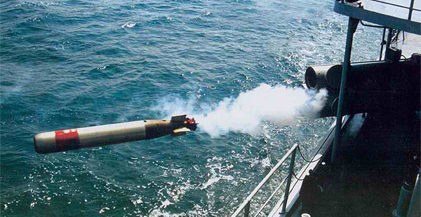 21]地角渔民从三亚东南方海域拖起一枚"大炸弹",疑为我国海军训练鱼雷